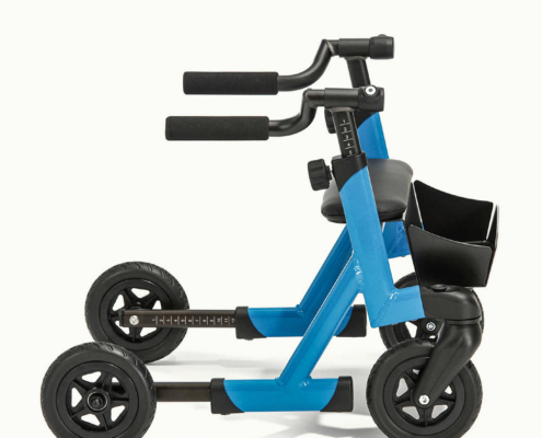 Blaue Anterior-Laufhilfe für Kinder mit Behinderung
