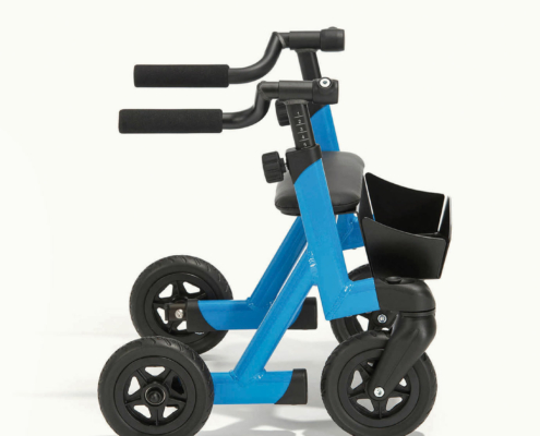 Blaue Anterior-Laufhilfe für Kinder mit Behinderung