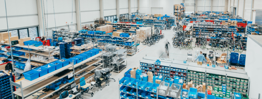 Produktionshalle mit verschiedenen Abteilungen von Schuchmann