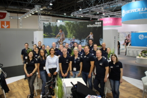 Gruppenbild von Schuchmann auf einem Messestand
